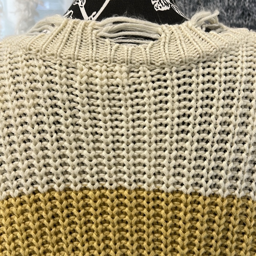 La Miel Distressed Colorblock Sweater – Size M/L - Picture 4 of 11
